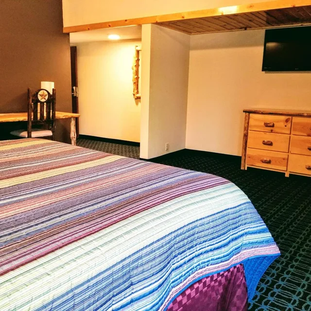 غرفة سيغنتشر بسرير كينج، Round Barn Lodge 4/10