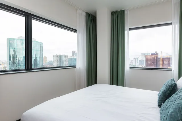 غرفة سوبيريور بسرير كينج بإطلالة على المدينة، The James Hotel Rotterdam 1/8
