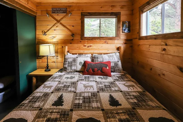 2 Bedrooms, Family, Cabin, Futon Bed, Queen Bed, Mountain Side, Kitchen، Nicky's Resort 1/3