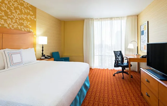 غرفة بسرير كينج لذوي الإعاقة، Fairfield Inn Suites Louisville Downtown 2/6