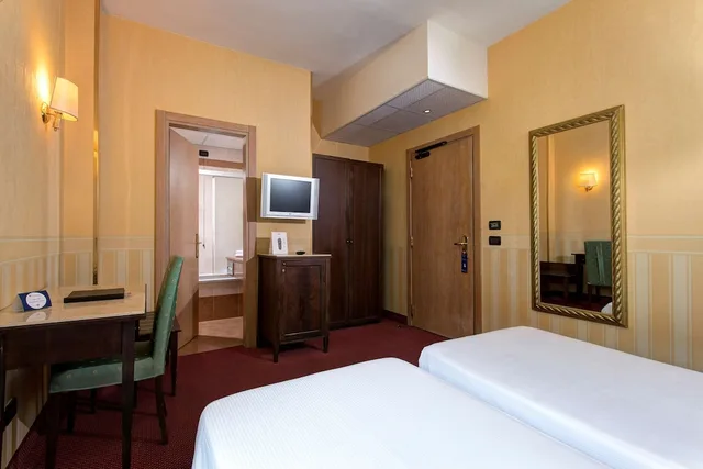 غرفة كلاسيكية بسرير كوين وسرير فردي للمدخنين، Best Western Hotel Tritone 3/5