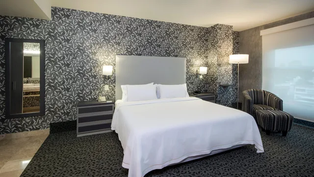 جناح، Holiday Inn Express & Suites Queretaro, an IHG Hotel 3/5