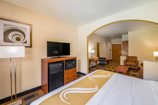Suite, King Bed, Quality Inn & Suites Lampasas 1/2