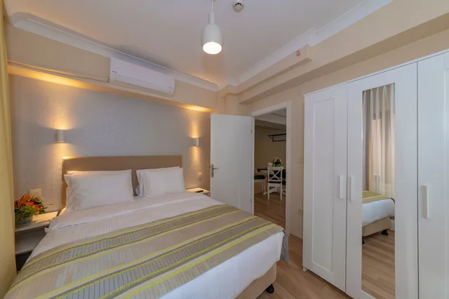 جناح عائلي بسرير كوين وسرير فردي مع أريكة، Feri Suites 4/8