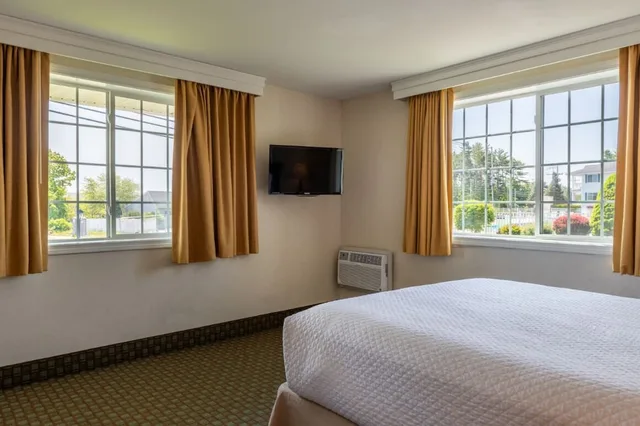 جناح بسريرين كوين بشرفة بغرفتي نوم مع أريكة، Ogunquit Hotel 5/10