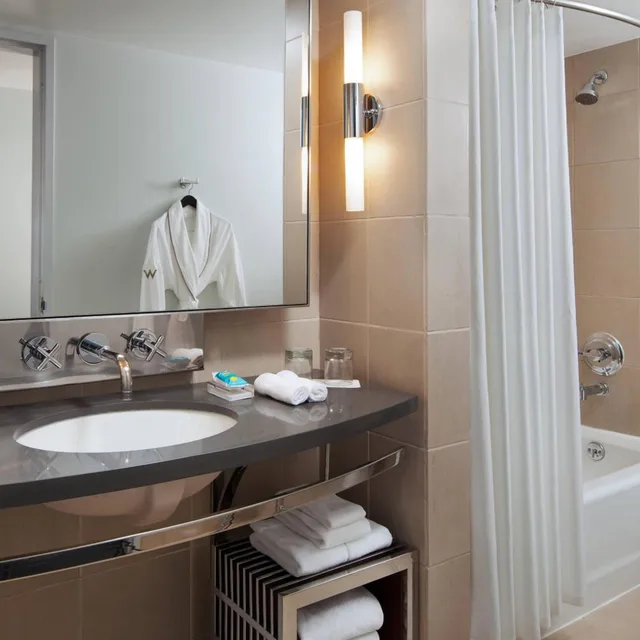 Spectacular, Guest Room, 2 Double Beds, Skyline View, High Floor، W Seattle 3/3