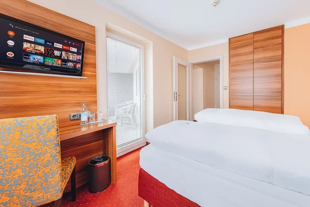 غرفة عائلية بسرير كينج وسرير فردي بشرفة، HOTEL ISARTOR 7/9