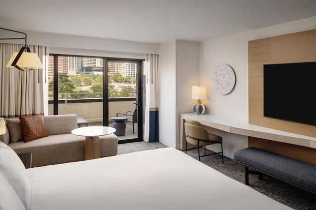 Room, King Bed, Lake Front, Patio، Hyatt Regency Austin 5/9