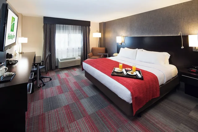 غرفة بريميوم بسرير كينج بإطلالة على النهر، Holiday Inn Milwaukee Riverfront 3/5