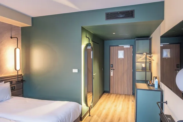 Classic, Twin Beds, River View, Novotel Rouen Centre Cathedrale 3/5