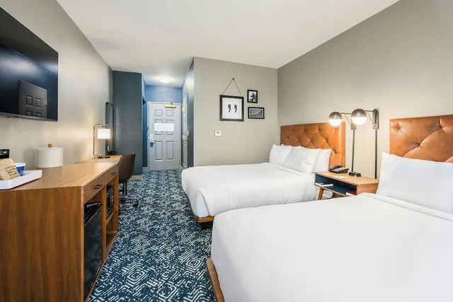 Standard, 2 Queen Beds, Country Inn & Suites By Radisson Manchester Airport Nh 1/6