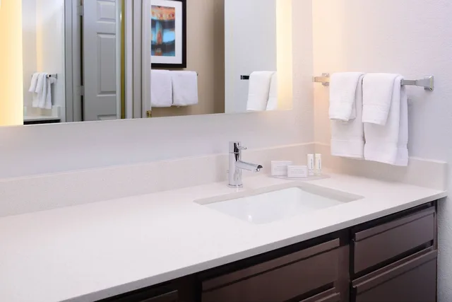 جناح بسرير كوين بغرفة نوم واحدة مع أريكة لذوي الإعاقة، Residence Inn By Marriott Dallas Plano Legacy 2/2
