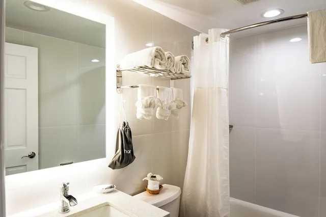 جناح بسريرين مزدوجين بغرفة نوم واحدة مع أريكة، Whitman Motor Lodge 7/7