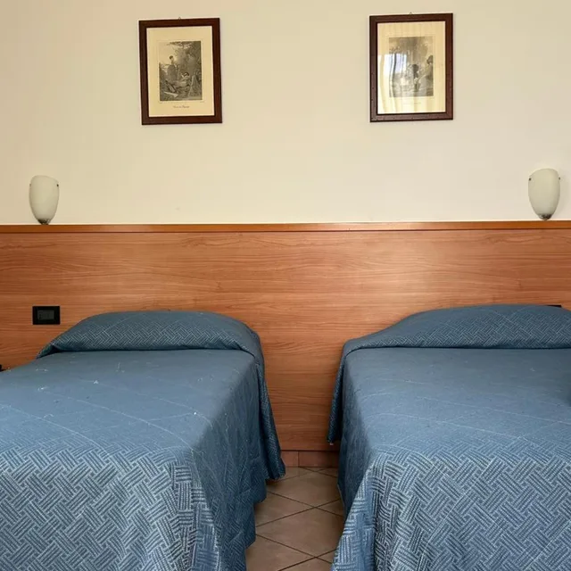 غرفة بسريرين منفصلين، Albergo Salerno 3/5