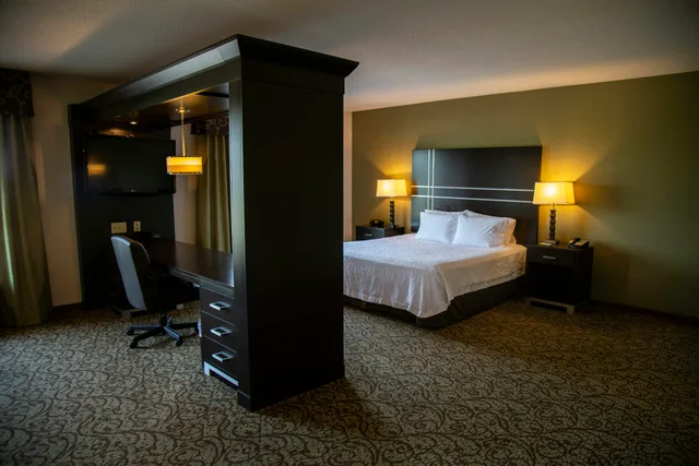 استوديو بسرير كينج لذوي الإعاقة، Hampton Inn and Suites Sharon 1/4