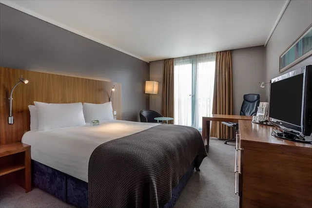 غرفة بريميوم بسرير كوين مع أريكة، Holiday Inn London - Camden Lock by IHG 1/3