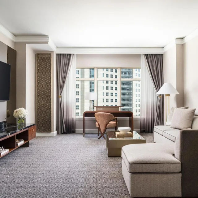 جناح ديلوكس بسرير كينج مع أريكة، The Ritz-Carlton, Dallas 2/3