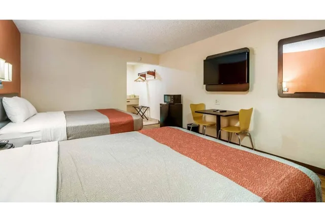 2 Full Beds - Non-Smoking, Micfridge، Motel6 Winnie Tx 3/4