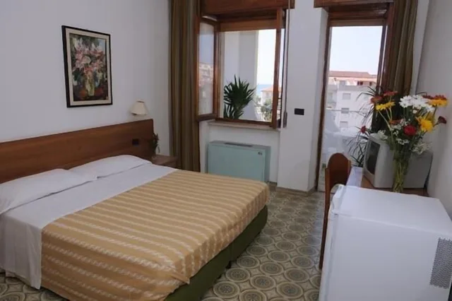 غرفة قياسية ثلاثية، Hotel Harmony 1/2