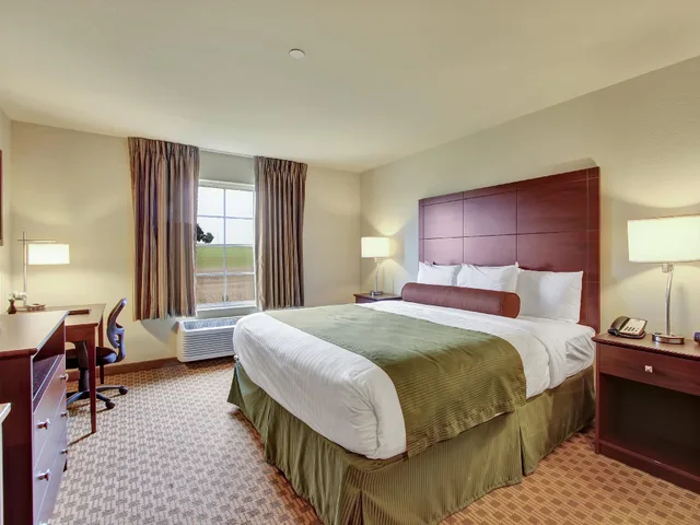 Room, King Bed, Accessible, Cobblestone Hotel Suites Waynesboro Pa 8/9
