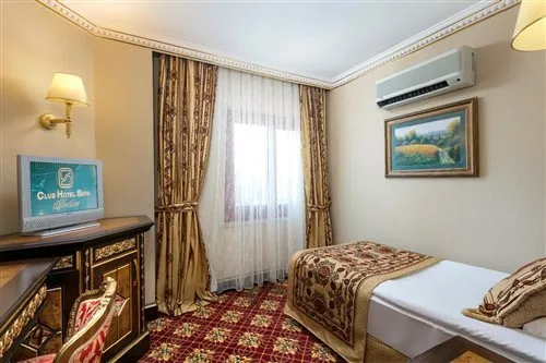 غرفة عائلية بإطلالة جزئية على البحر، Club Hotel Sera 2/3