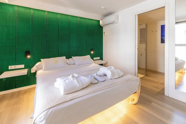 جناح غراند بسريرين منفصلين بشرفة بغرفتي نوم مع أريكة، SUD IBIZA SUITES 1/10