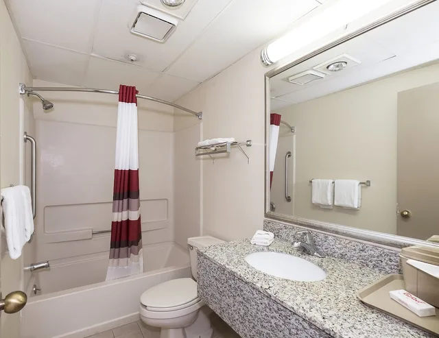 غرفة ديلوكس بسرير كوين، Red Roof Inn Hartford - Vernon 2/3