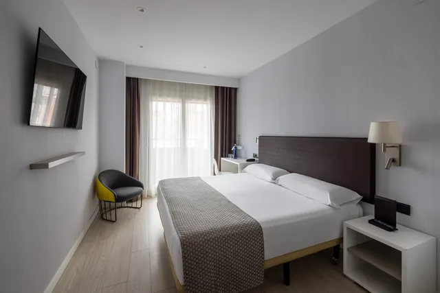 غرفة بريميوم بسرير مزدوج أو سريرين منفصلين، Catalonia Albeniz Hotel 1/6