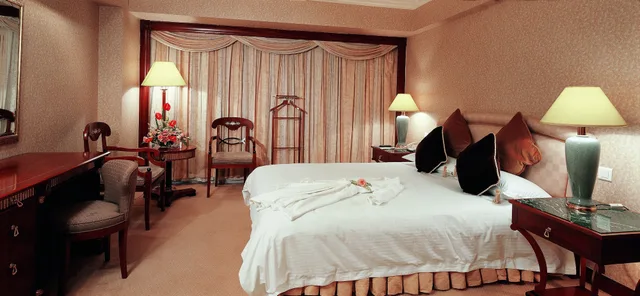 Superior King Room, Jin Jiang Tower Hotel 8/10