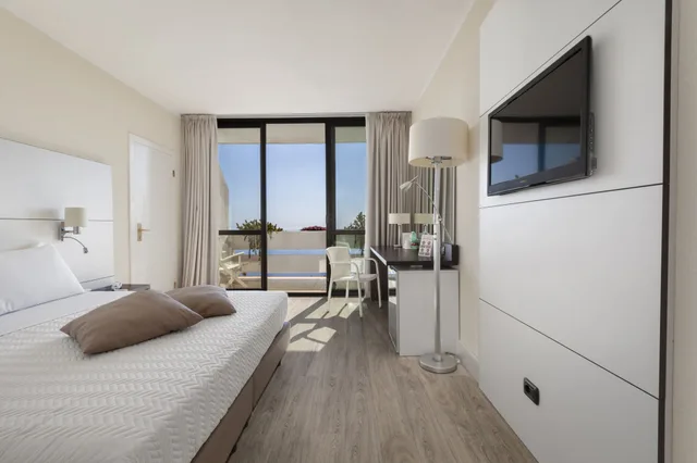 جناح بسرير كينج وسرير فردي مع أريكة، Grand Hotel Pianeta Maratea 3/5