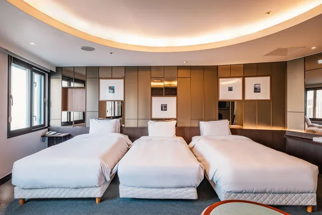 غرفة ثلاثية، The Riverside Hotel 1/2