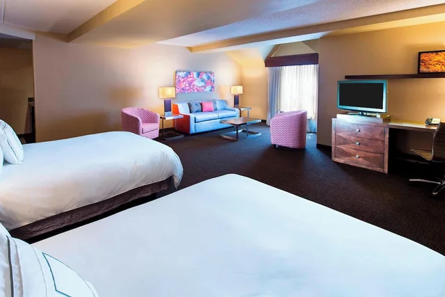 Room, 2 Queen Beds, Sofa, Courtyard Lake Placid 1/1