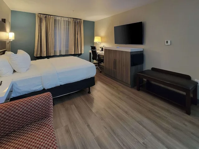 غرفة بسرير كينج لذوي الإعاقة، Quality Inn Port Orchard, WA 2/3