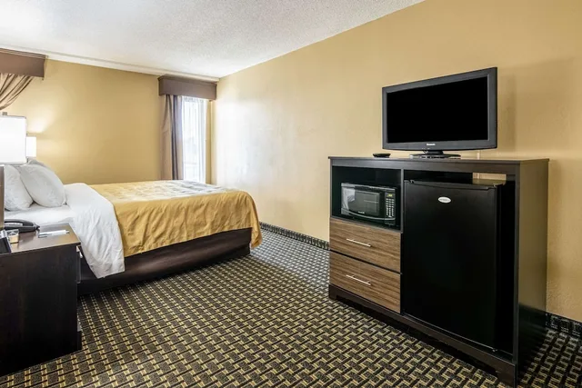 غرفة بسرير كينج، Quality Inn Perry - National Fairgrounds Area 5/8