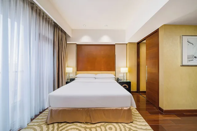 شقة حصرية عائلية بسرير كينج وثلاثة أسرّة بغرفة نوم واحدة، The Imperial Mansion, Beijing Marriott Executive Apartments 1/4