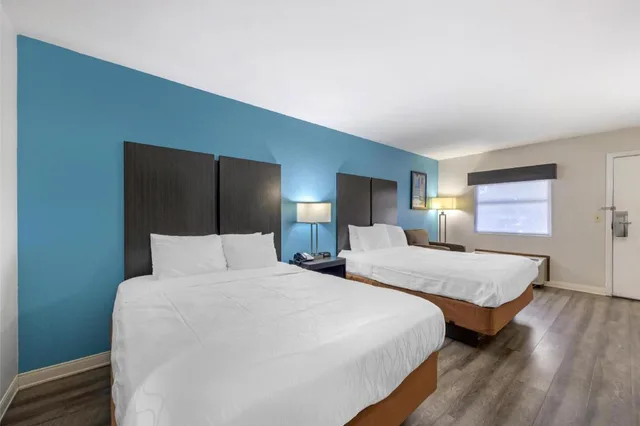 غرفة بسريرين كوين بحوض استحمام لذوي الإعاقة، Best Western Fairwinds Inn 2/5
