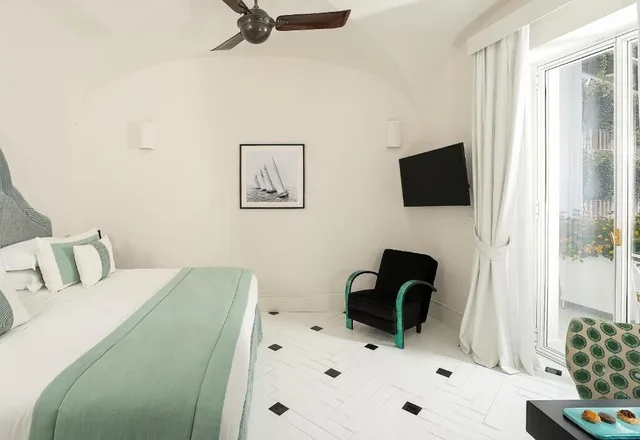 غرفة كلاسيكية بسرير كينج بإطلالة على البحر، Miramalfi Hotel 3/5