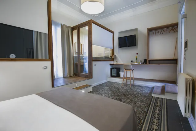 غرفة بسرير كوين بحوض جاكوزي، Bed In Spa 2/5