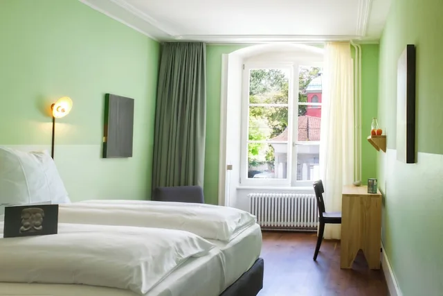 Family, 2 Queen Beds, Private Bathroom, Hotel Schlussel seit 1545 1/8
