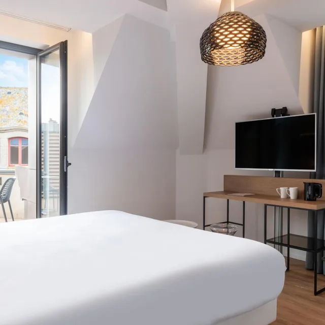 غرفة عائلية بسرير كينج مع أريكة، Golden Tulip Saint Malo 2/3