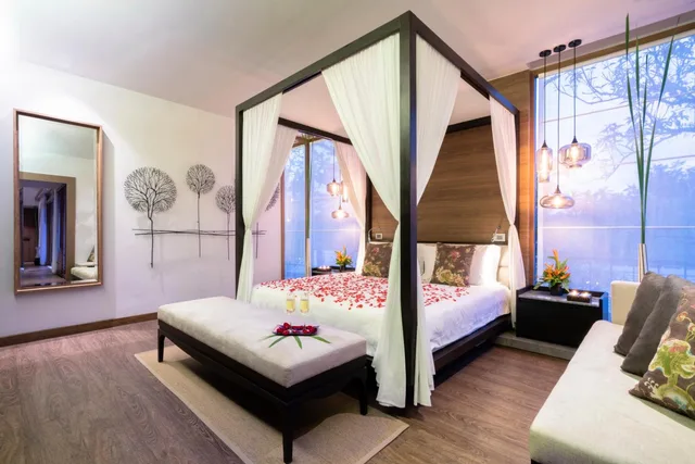 Suite, King Bed, Sofa, Jetted Pool، The Sarojin 2/5