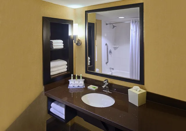 غرفة قياسية بسريرين كوين، Holiday Inn Express Hotel Amp Suites Timmins 4/4