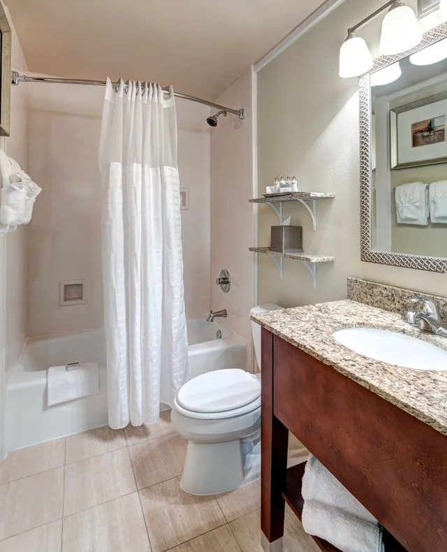 غرفة قياسية ركنية بسريرين كوين بإطلالة على المدينة، Blake Hotel New Orleans, BW Signature Collection 4/4