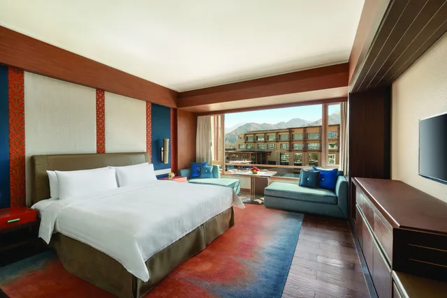 غرفة بريميير بسرير كينج، Shangri-La Lhasa 1/3