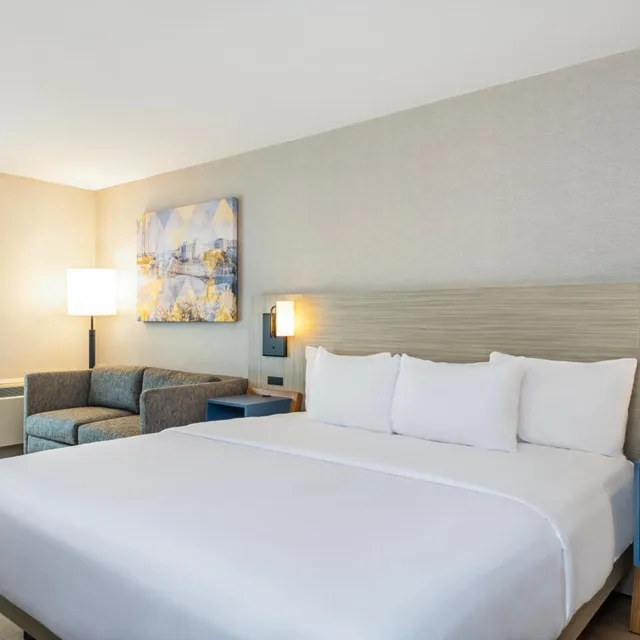 غرفة بسرير كينج في الطابق الأرضي، Comfort Inn Parry Sound 6/10