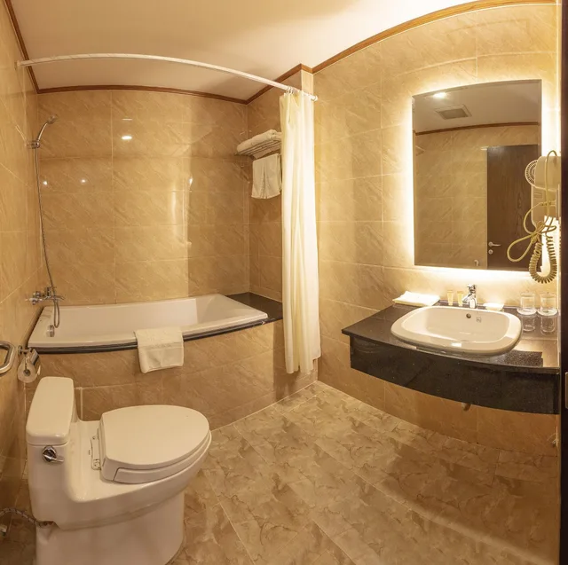غرفة ديلوكس بسريرين منفصلين بغرفة نوم واحدة، Kings Hotel Dalat 4/4