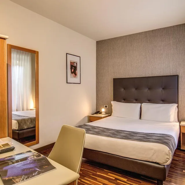 غرفة بسرير مزدوج أو سريرين منفصلين، Albergo Firenze 2/10