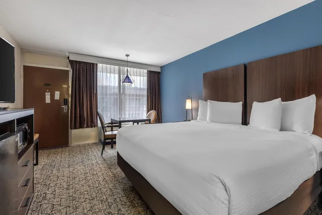 غرفة قياسية بسرير كينج للمدخنين، Best Western Winners Circle 2/7