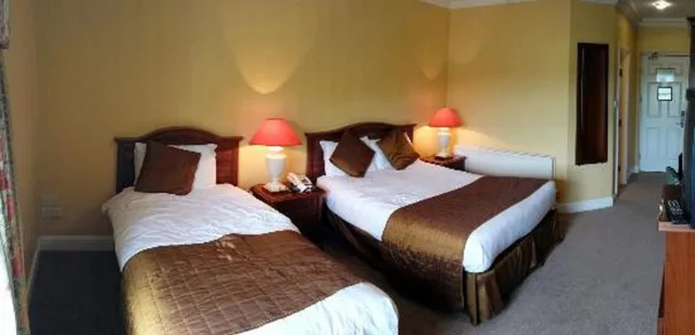 Classic, Double Bed, Abbey Court 1/2