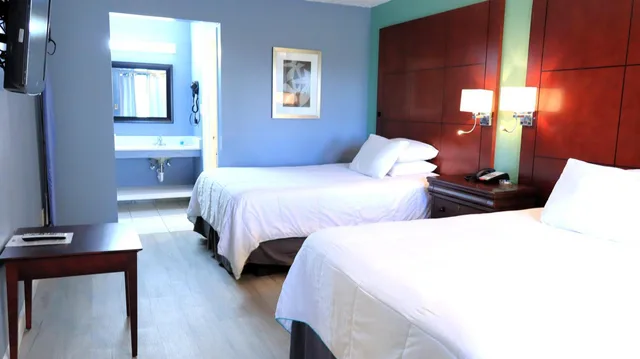Adjoining, Suite, 2 Double Beds, Smoking, Accessible، Americas Best Value Inn Blytheville 2/10